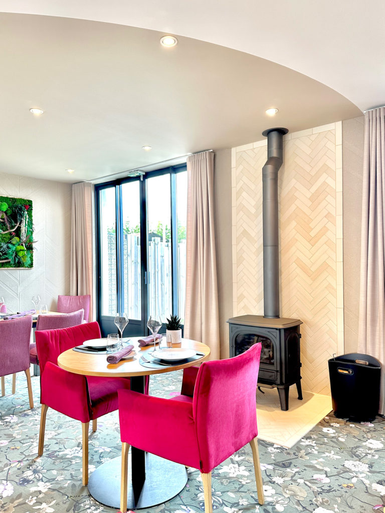 Niche chaleureuse dans un restaurant