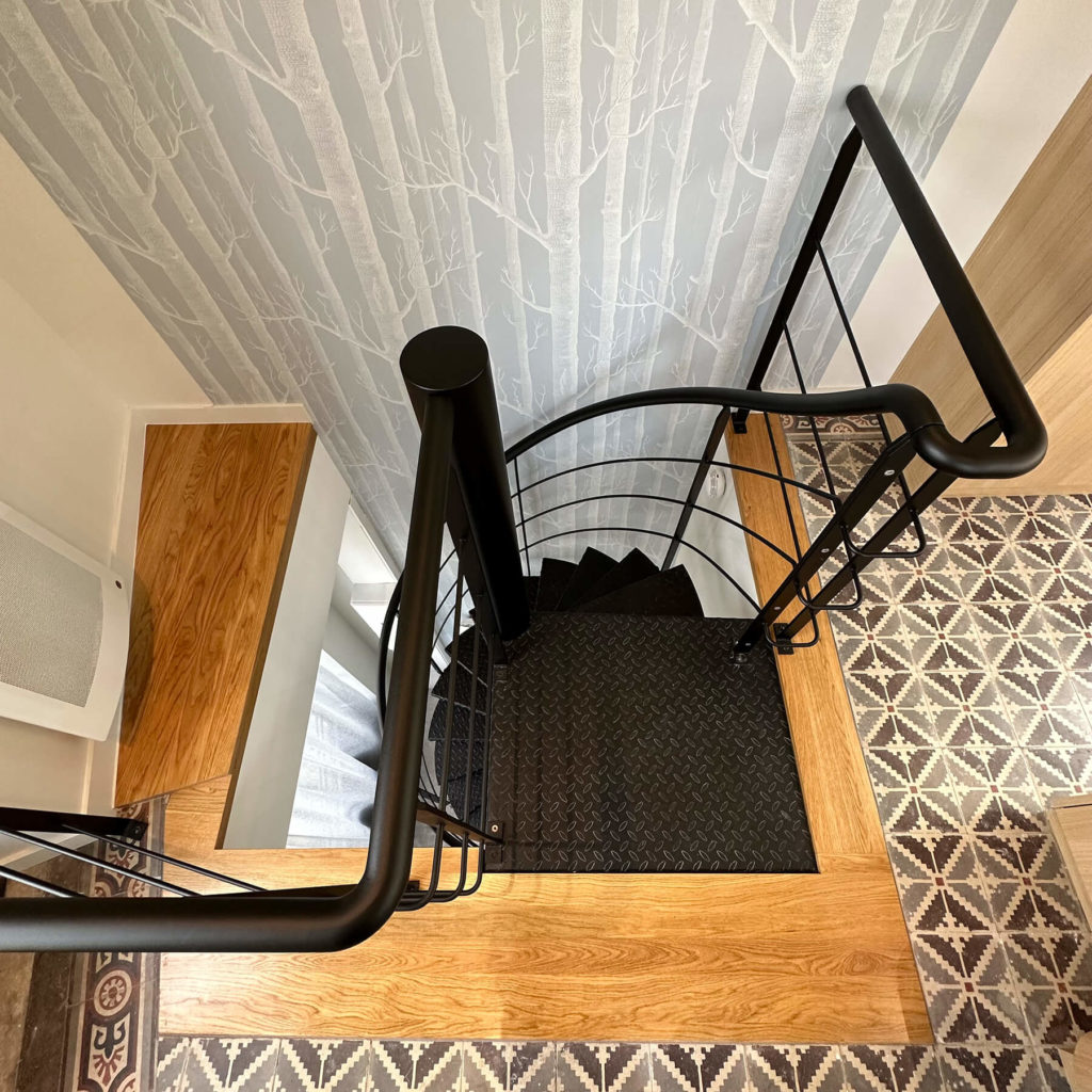 Escalier en colimaçon pour optimiser l'espace